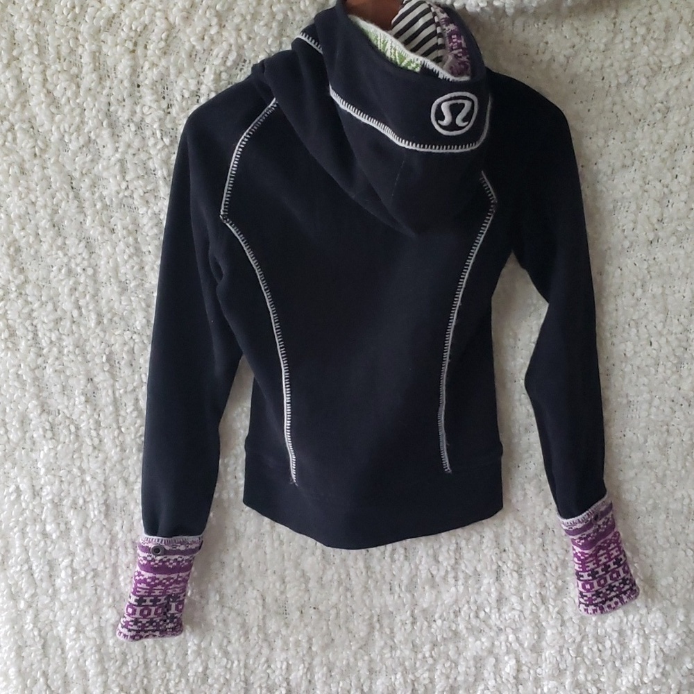 Lululemon special edition scuba hood and sleeve liner size 6
